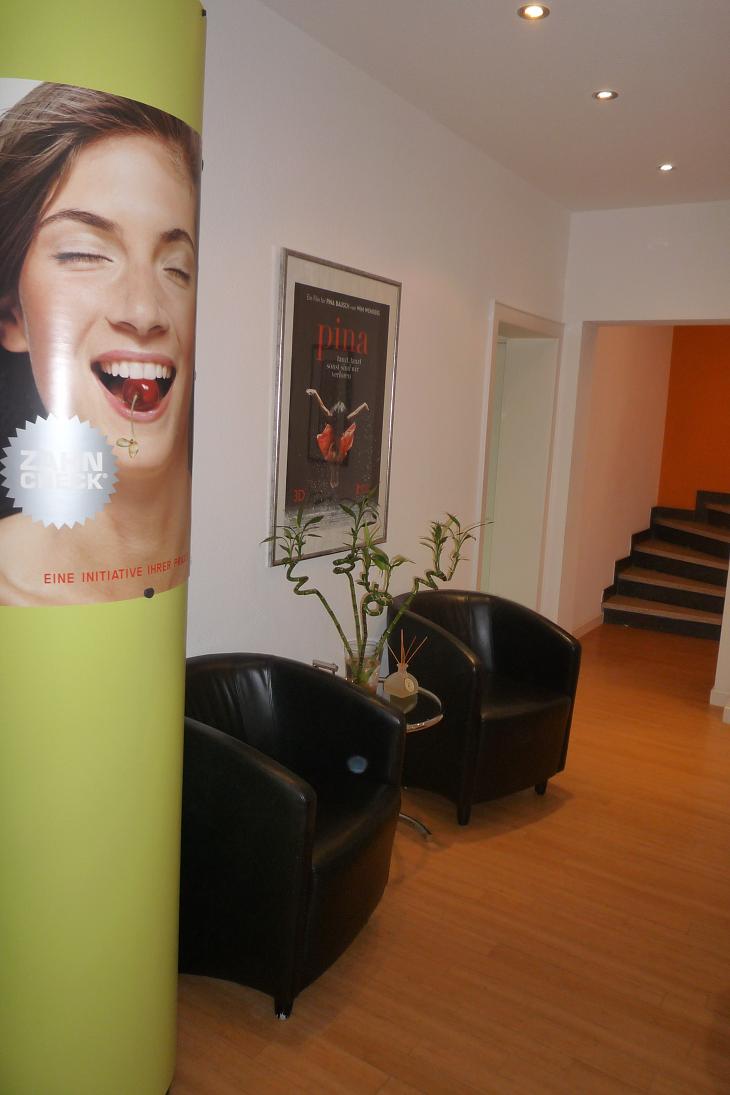Implantologisch t�tige Zahnarztpraxis